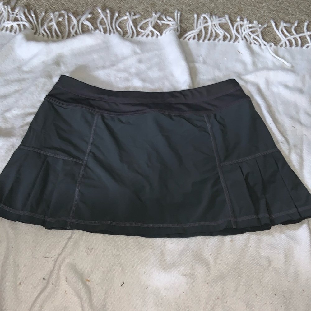 Athleta Gray Cheater pleated skort skirt with back zipper pocket tennis SMALL
